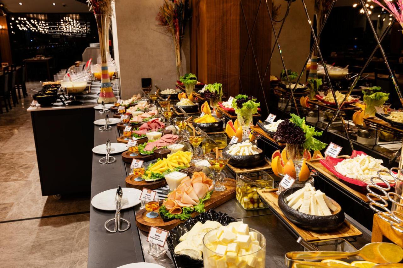 Demiray Hotel Old City Istanbulská provincie Exteriér fotografie A buffet at a restaurant