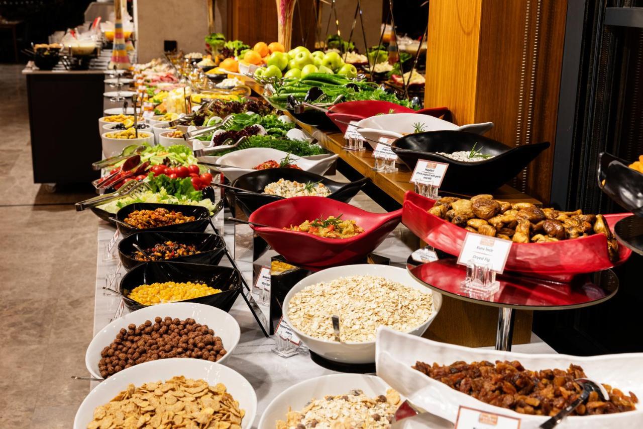 Demiray Hotel Old City Istanbulská provincie Exteriér fotografie A buffet at a hotel