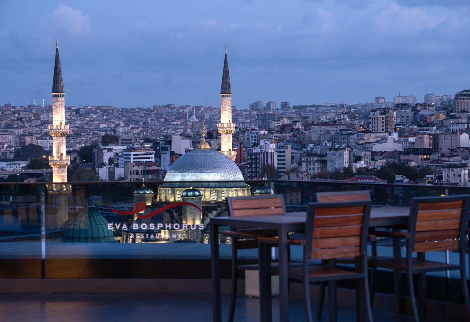 Demiray Hotel Old City Istanbulská provincie Exteriér fotografie View from the hotel's rooftop bar