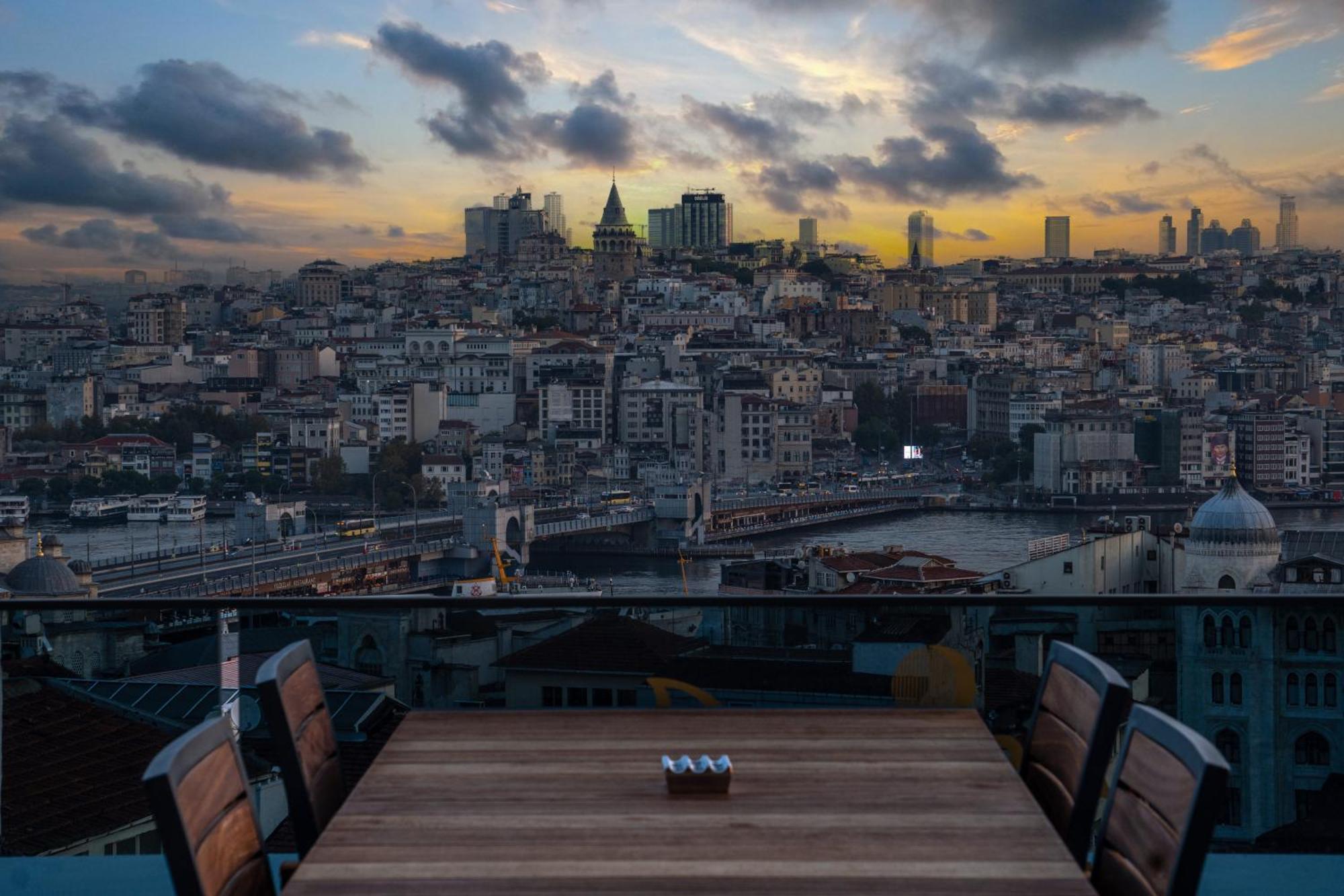 Demiray Hotel Old City Istanbulská provincie Exteriér fotografie View of the city from the observation deck